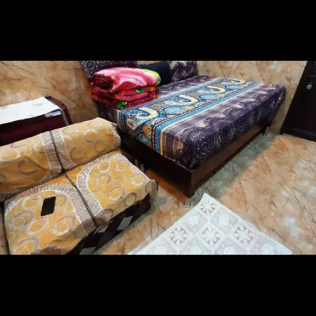 Room In Guest Room - Posh Foreigners Place,Couples Allowed Lajpat Nagar